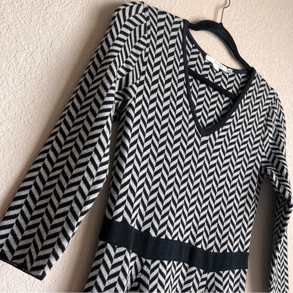 BODEN Lucinda Knitted Sweater Dress Gray Black Chevron Womens Size 8 - Picture 3 of 11